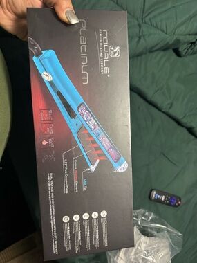 Royalé Platinum Blue Flat Iron